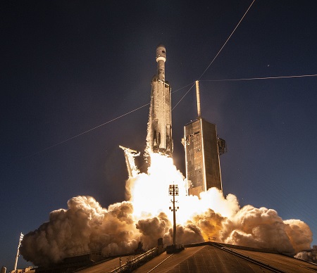 USSF-67 Launch - SpaceX Flickr (resize).jpg 